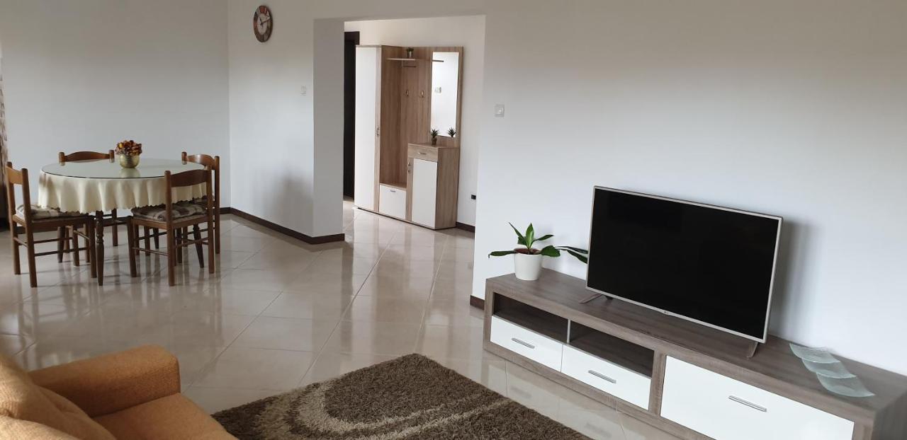 Apartman Lena Pula Exteriör bild