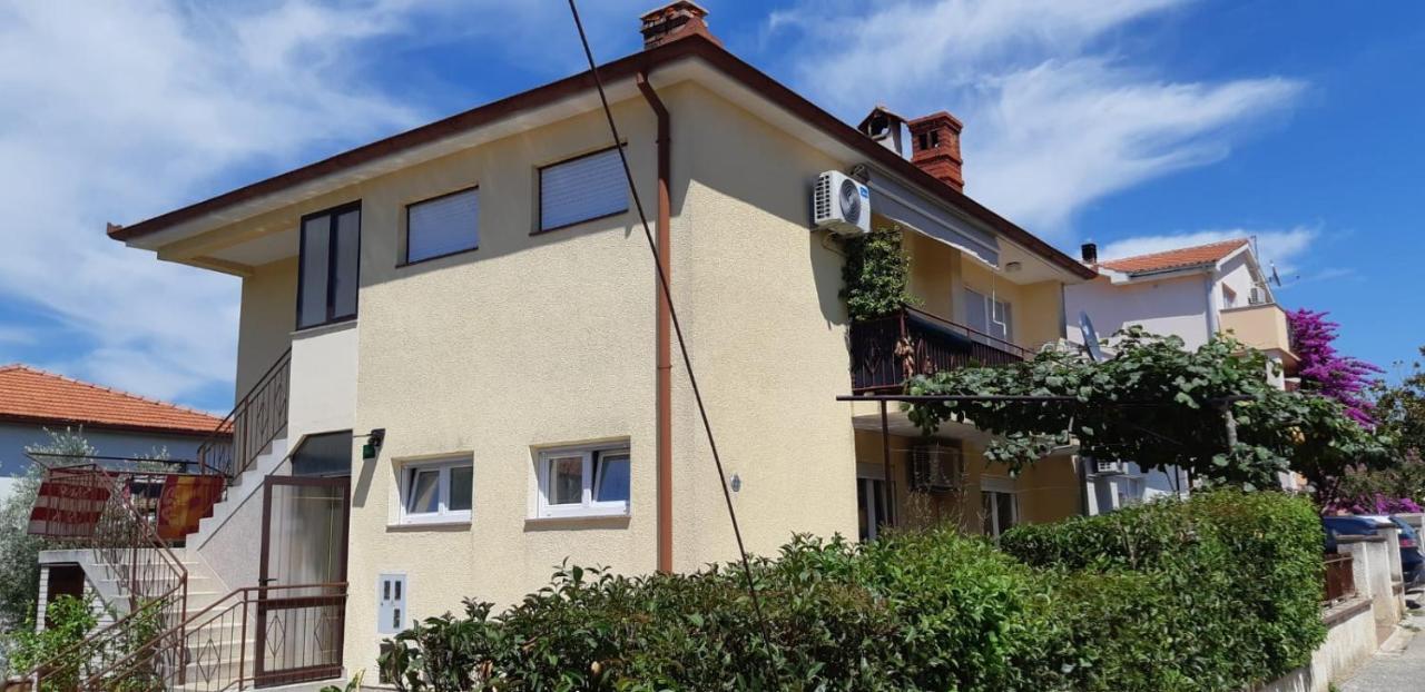Apartman Lena Pula Exteriör bild